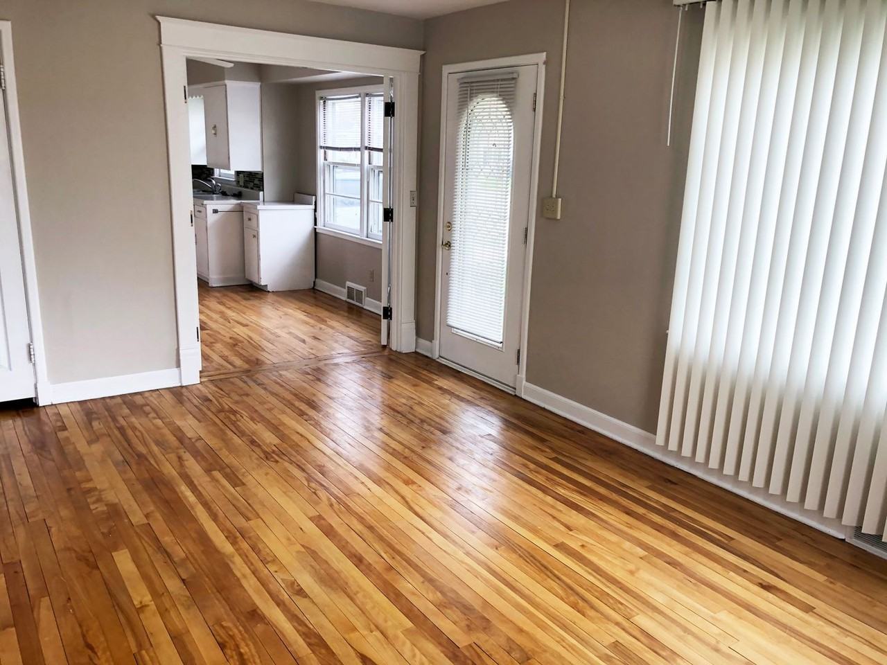 717 Kent St - Photo 7 of 23