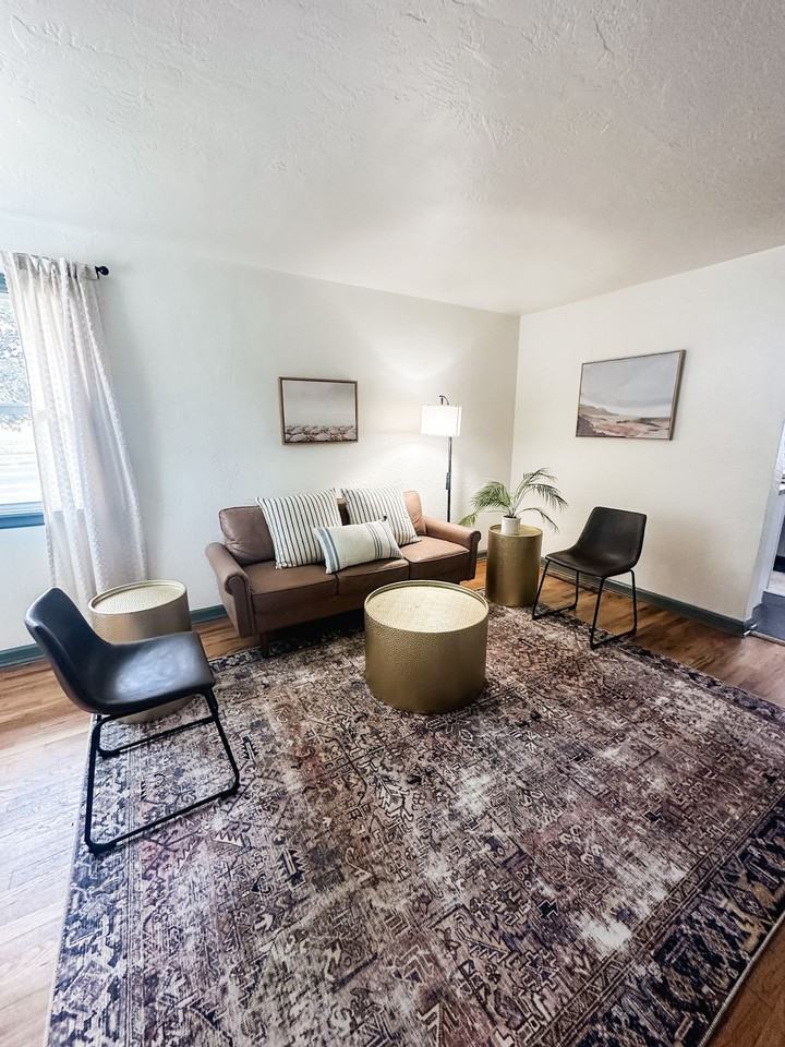 1117 East Saint Vrain Street - Photo 3 of 7