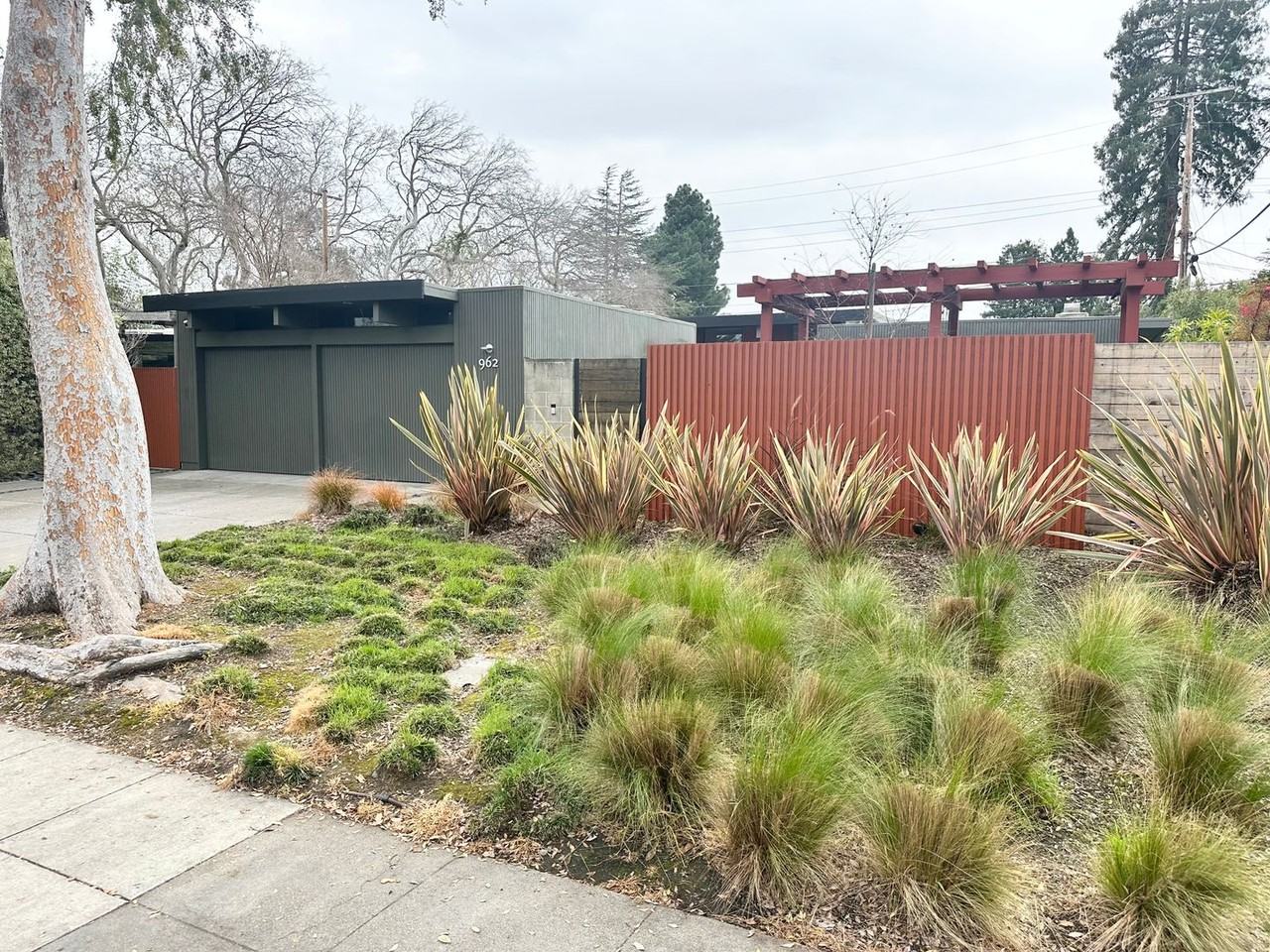 962 Elsinore Dr - Photo 2 of 20