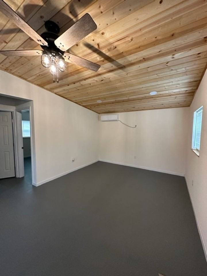 1402 Scarbrough St - Photo 3 of 9