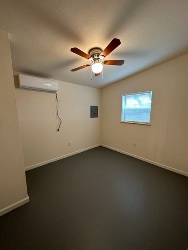 1402 Scarbrough St - Photo 6 of 9