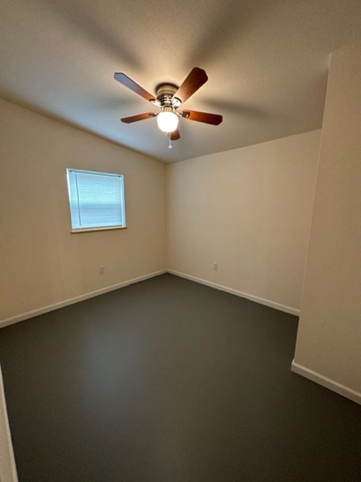 1402 Scarbrough St - Photo 7 of 9