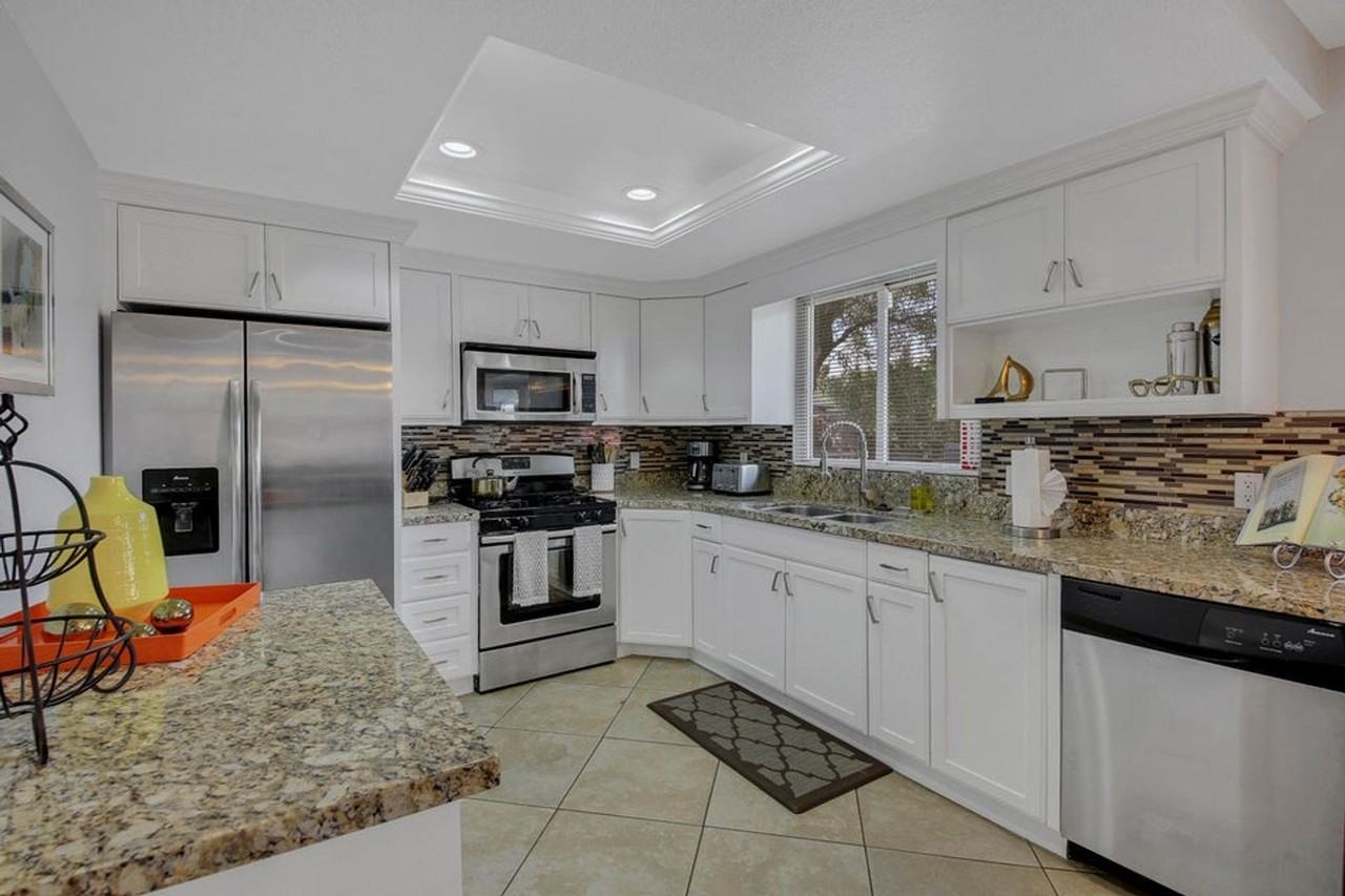 1705 Scotia Ln - Photo 4 of 14