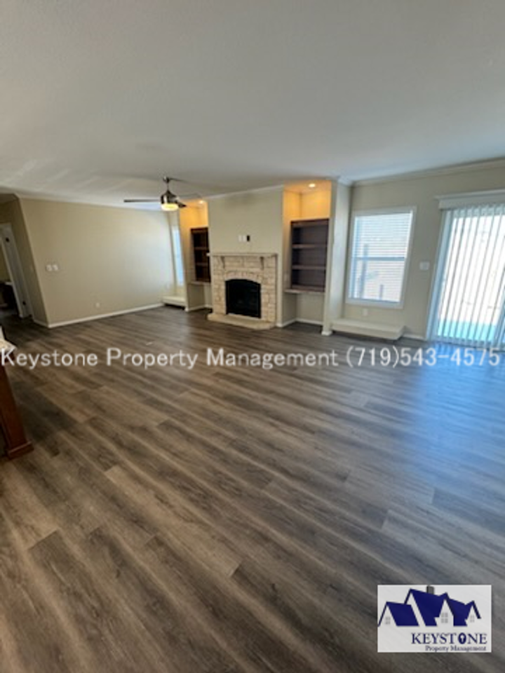 1051 E Platteville Blvd - Photo 4 of 36