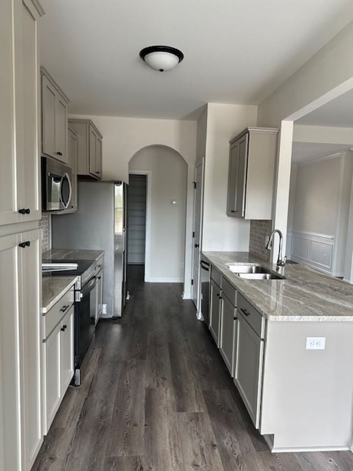 1479 Arnold Dr Se - Photo 5 of 15