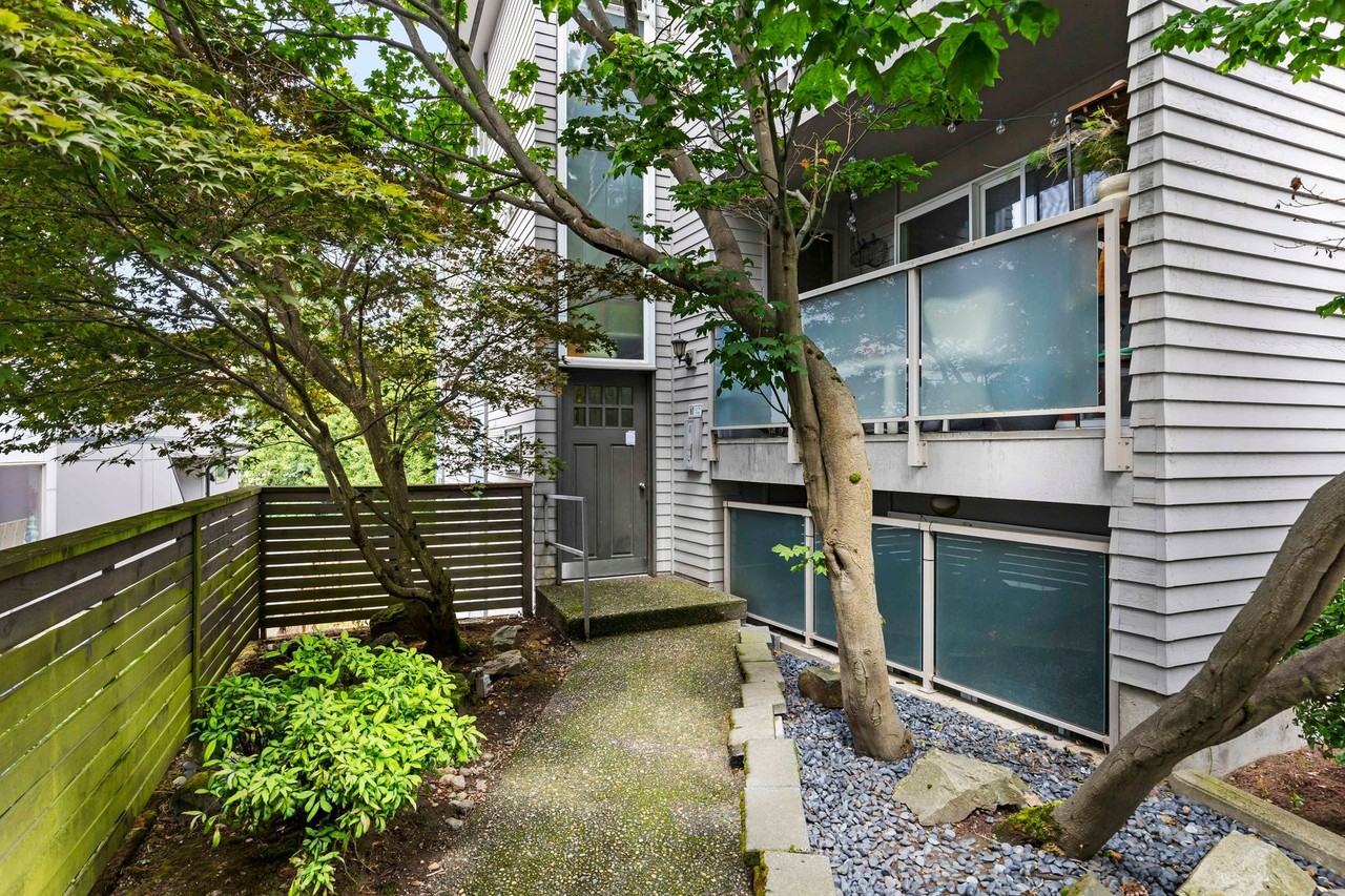 Queen Anne 9 - Photo 2 of 4