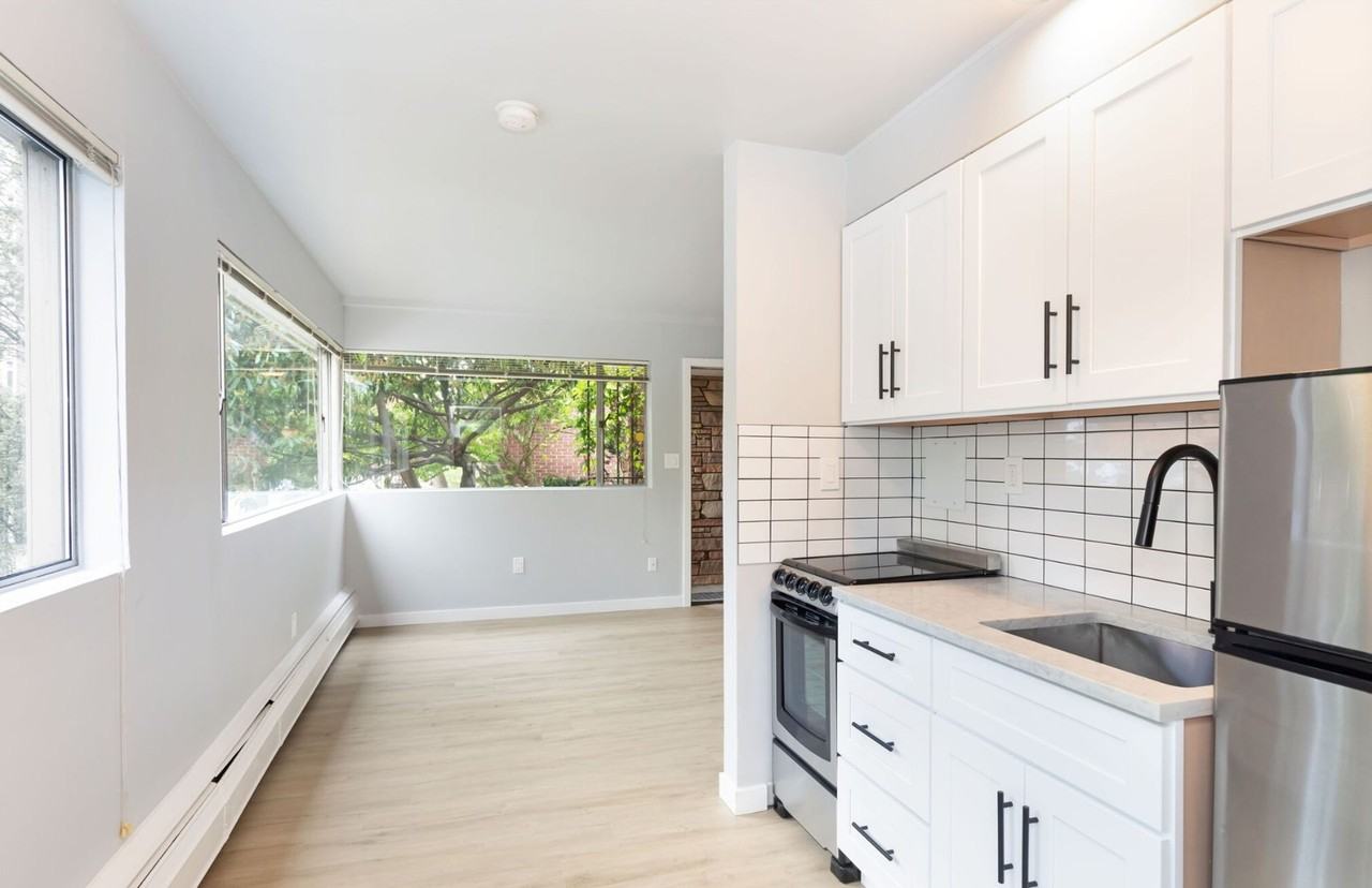 Bellevue Court on Capitol Hill - Photo 2 of 12