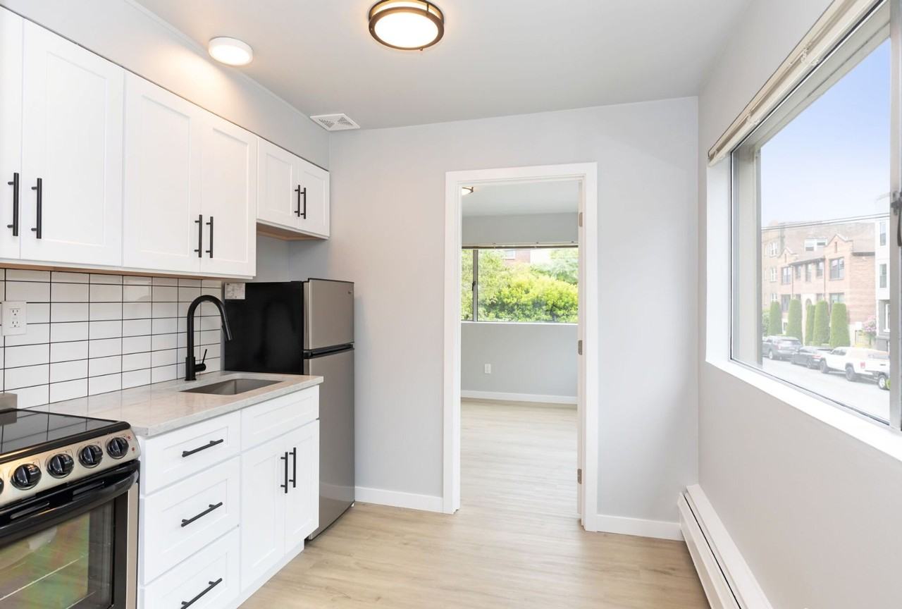 Bellevue Court on Capitol Hill - Photo 3 of 12