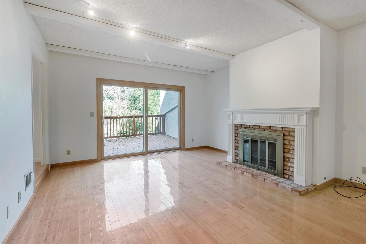 20631 Oak Creek Ln - Photo 2 of 15