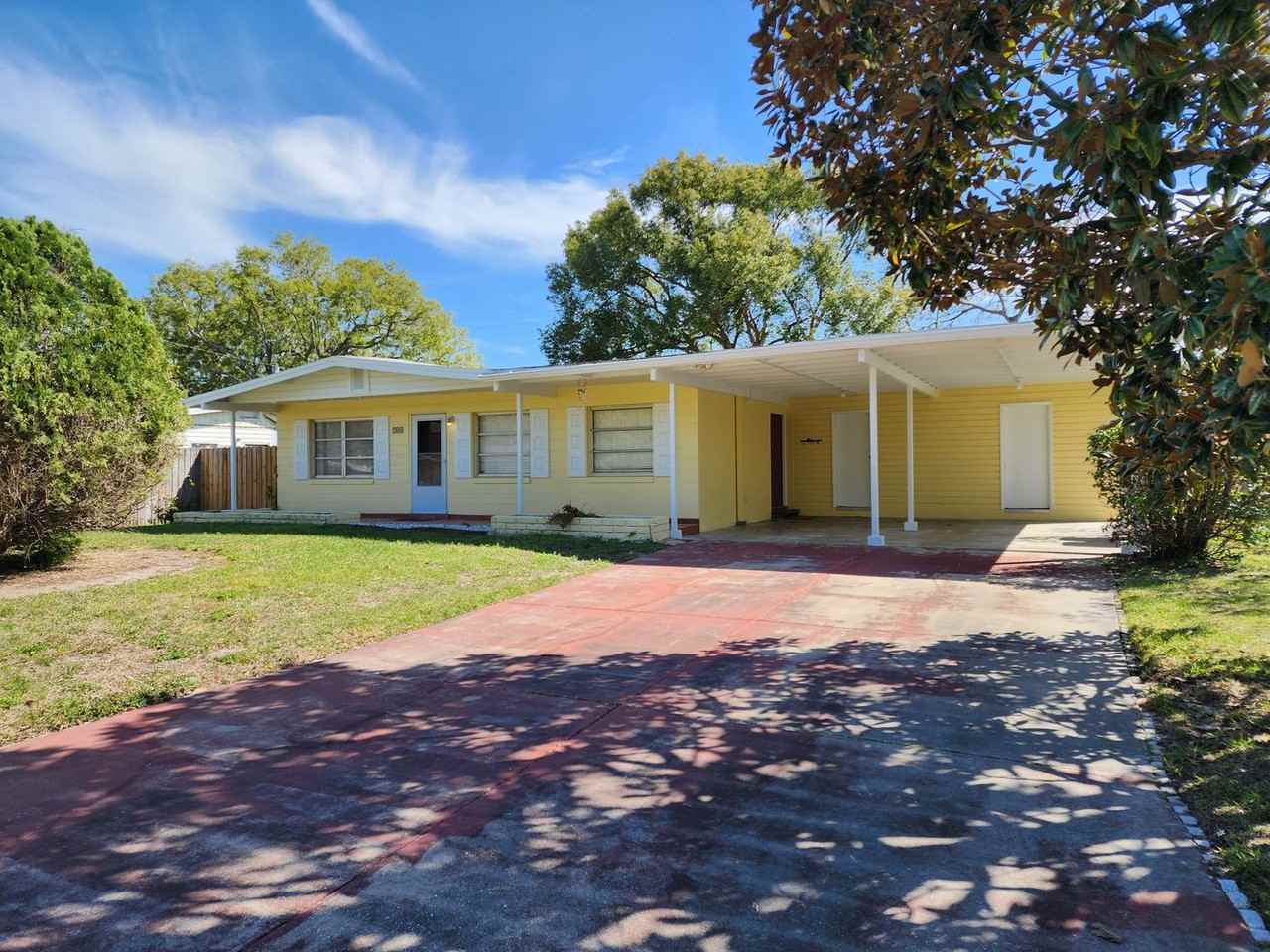 704 Carnation Dr