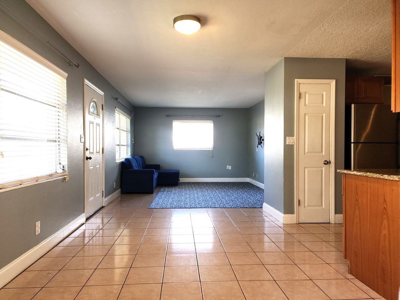 704 Carnation Dr - Photo 2 of 15