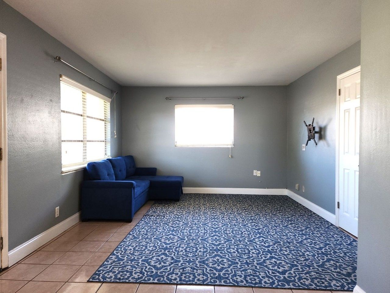 704 Carnation Dr - Photo 3 of 15