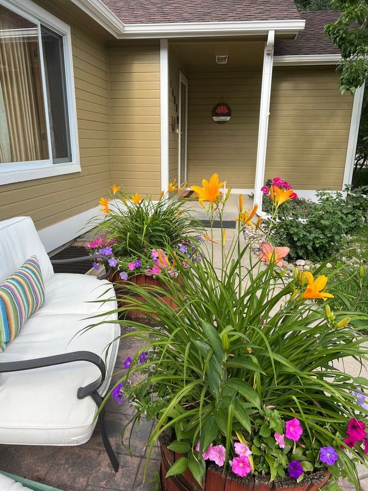 1400 Hastings Dr - Photo 2 of 16
