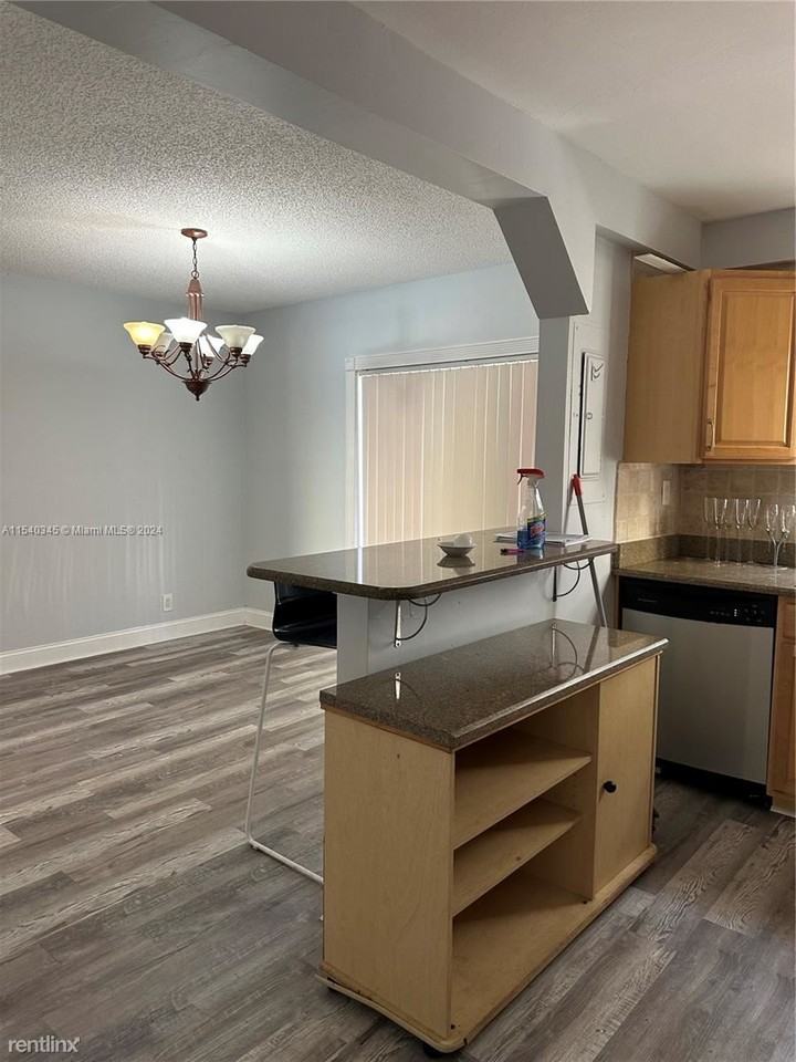 6656 Sw 41st St #6656 - Photo 3 of 12