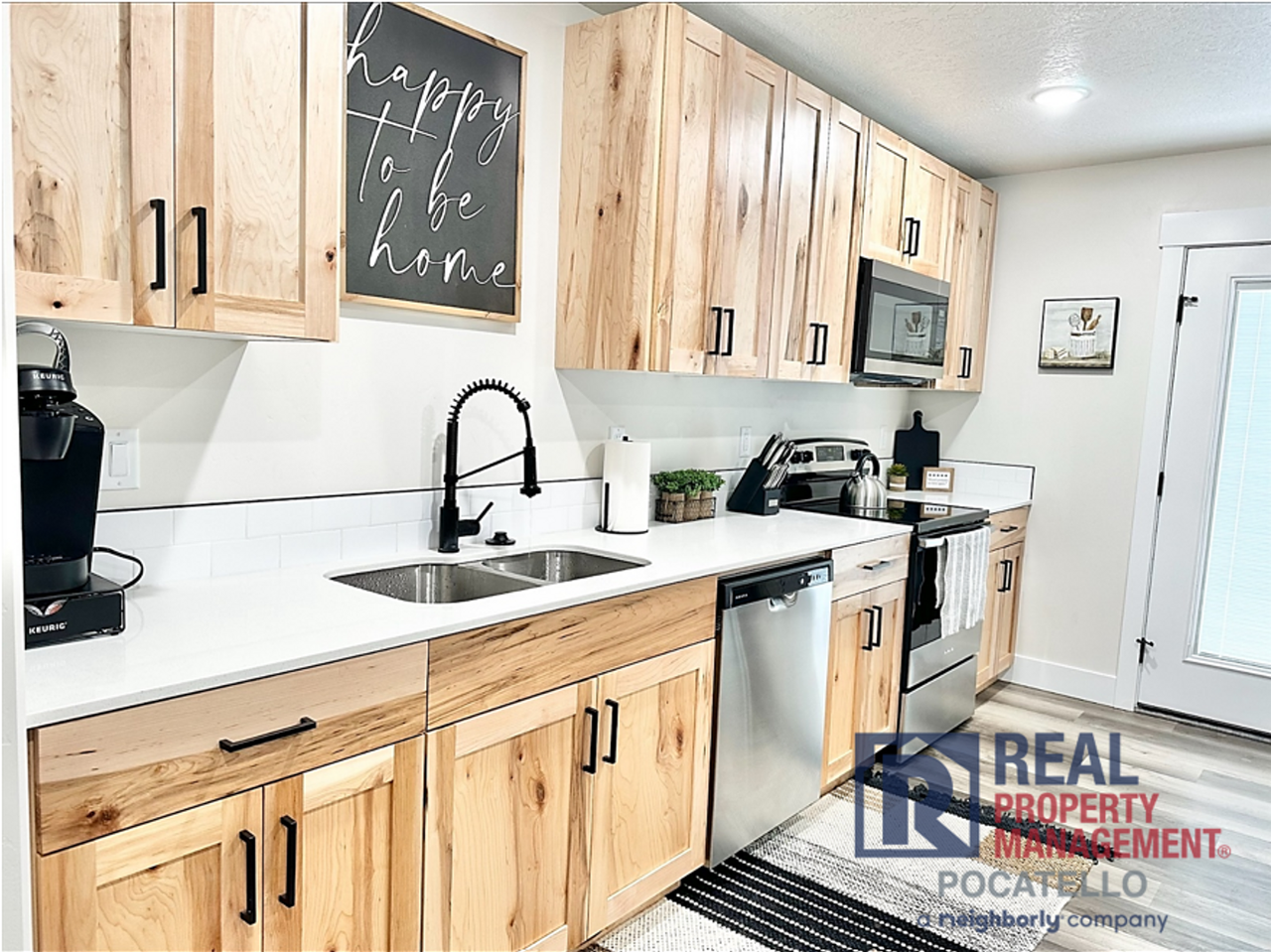 210 E 15th St - Photo 3 of 29