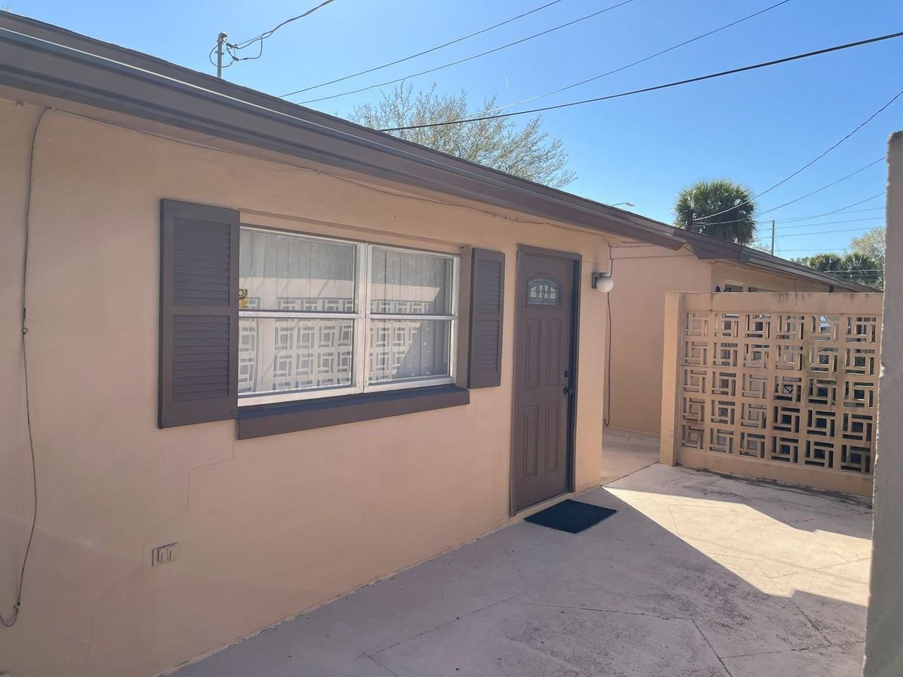 409 F St - Photo 2 of 15