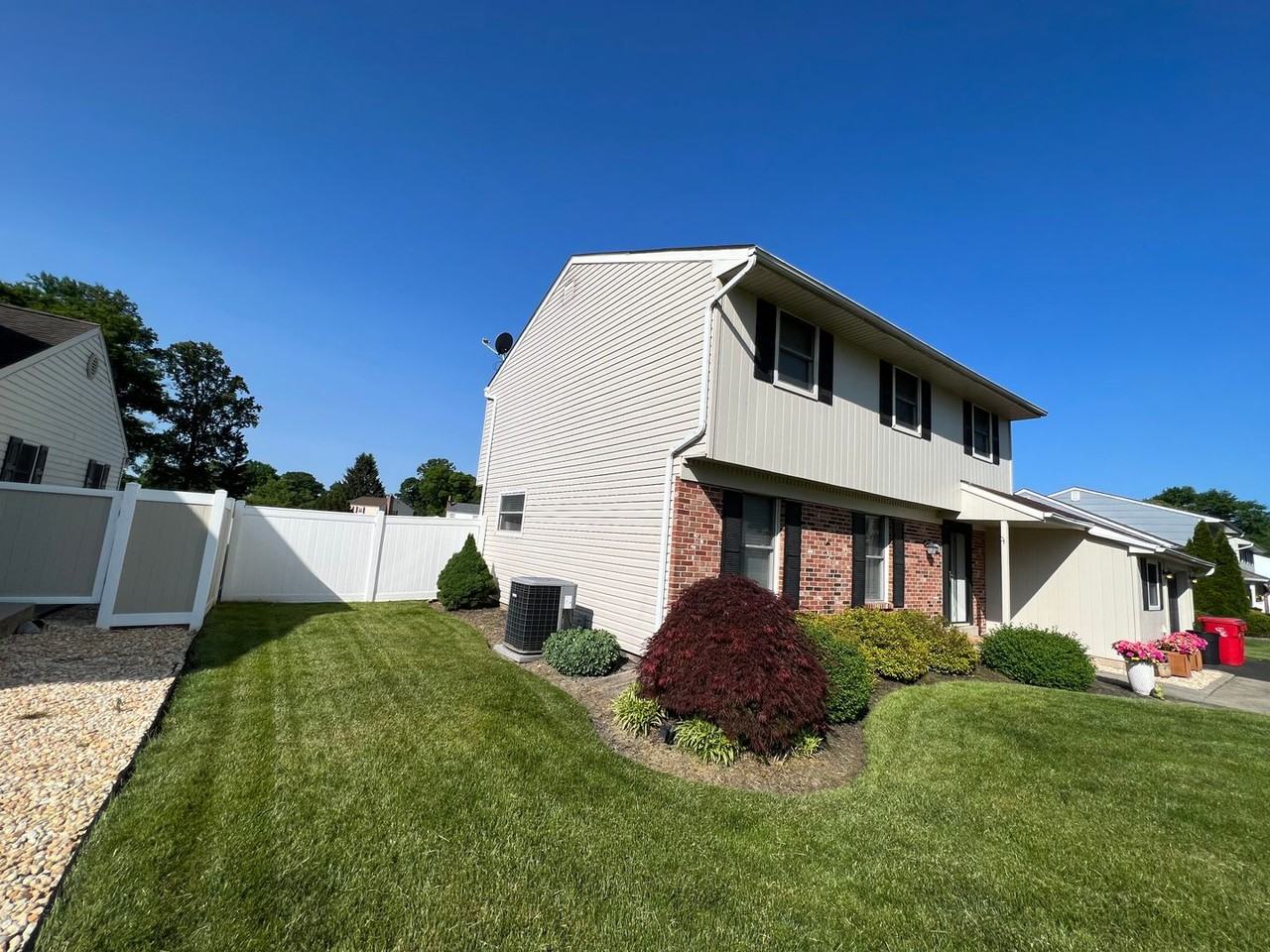 322 Bloomfield Rd - Photo 3 of 15