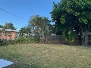 6437 Sw 22nd St - Photo 2 of 15