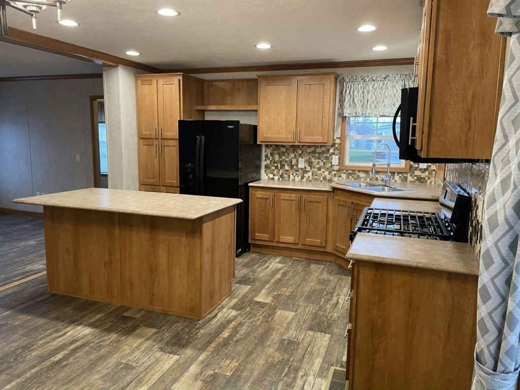 152 Crestwood Dr - Photo 3 of 36