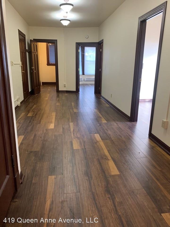 419 Queen Anne Ave N - Photo 2 of 20