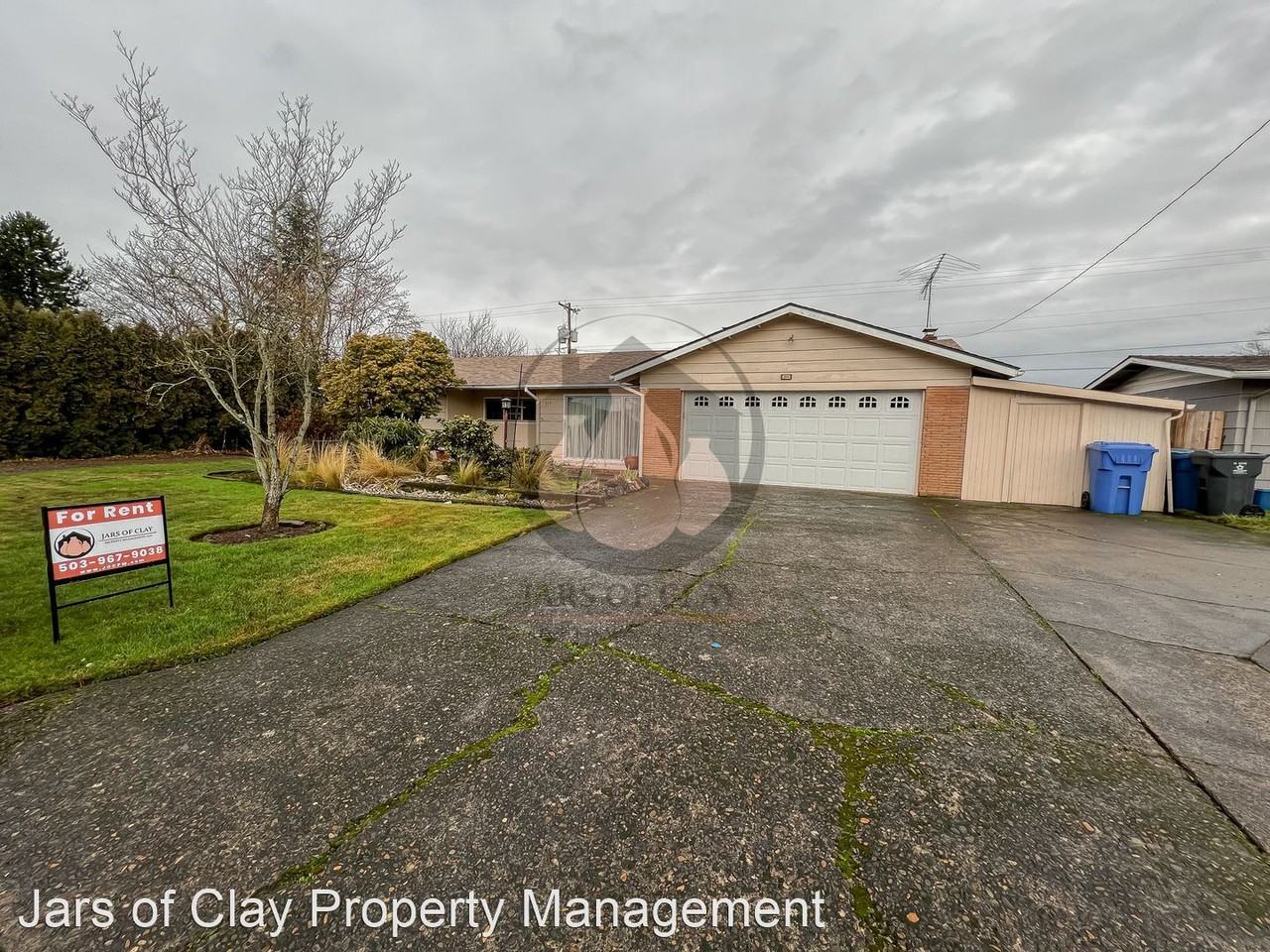 3231 Alberta Ave Ne - Photo 2 of 13