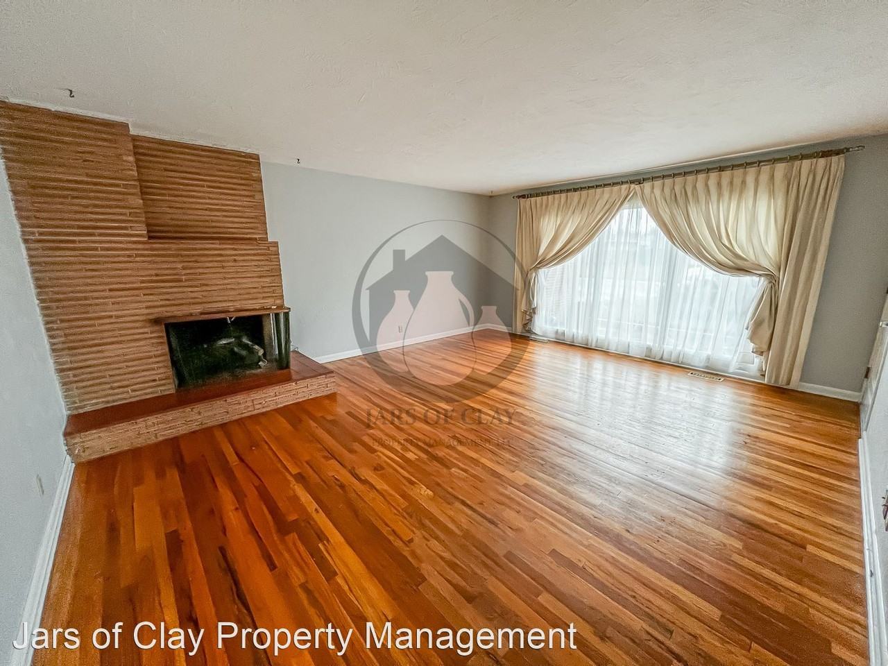 3231 Alberta Ave Ne - Photo 3 of 13