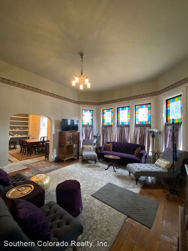 407 College St - Photo 3 of 22