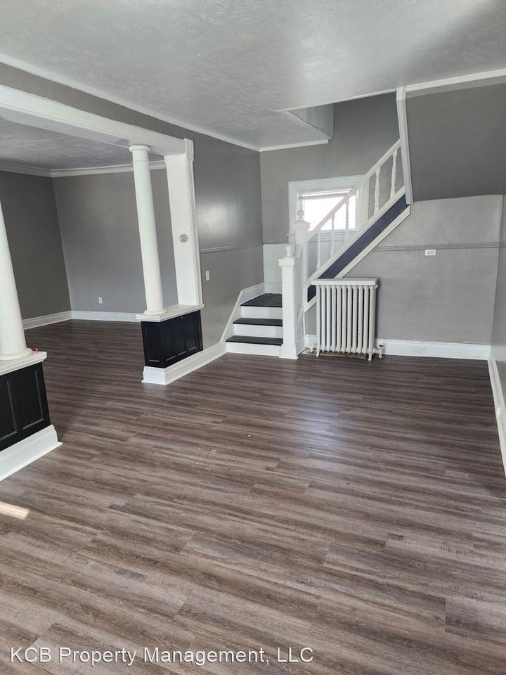 900 Erie Ave - Photo 2 of 10