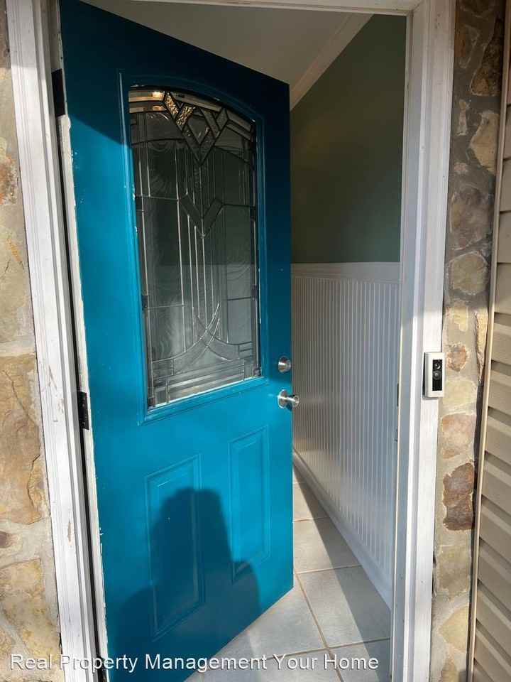 7718 Cove Ridge Dr - Photo 3 of 21