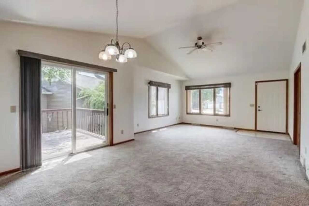 707 Forest Glen Cir - Photo 2 of 10