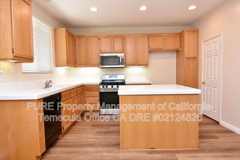 38285 Sevilla Ave - Photo 4 of 35