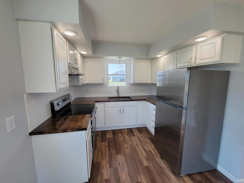 2256 Fairfax Dr - Photo 2 of 15