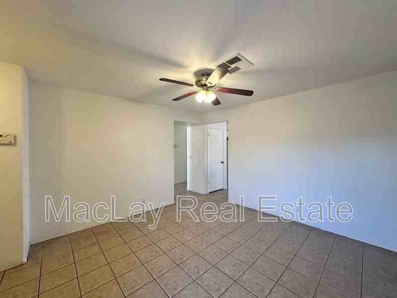 15724 W Smokey Dr - Photo 3 of 16