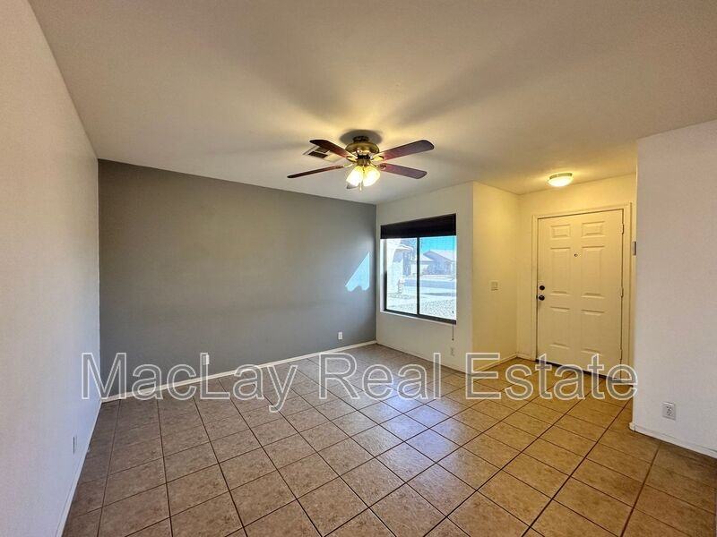 15724 W Smokey Dr - Photo 4 of 16