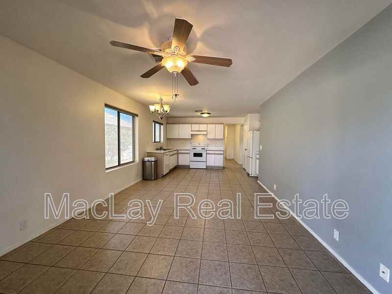 15724 W Smokey Dr - Photo 5 of 16