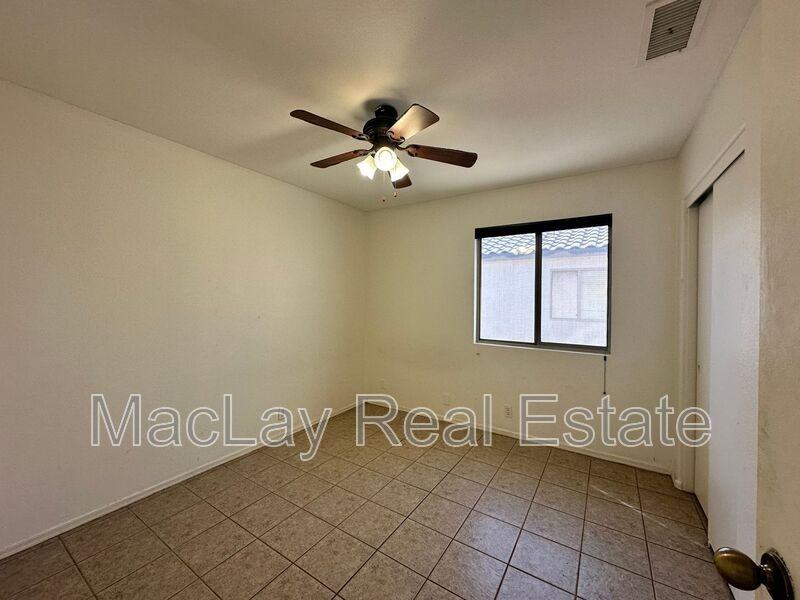 15724 W Smokey Dr - Photo 7 of 16