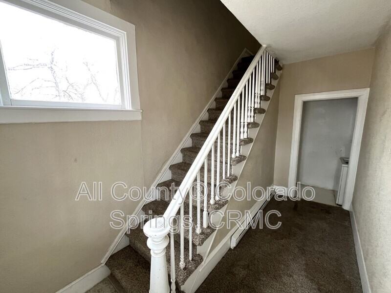 1113 E Cimarron St #201 - Photo 2 of 8