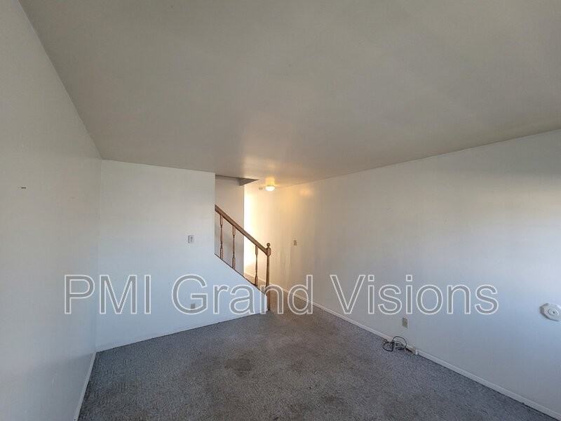 1612 University Dr - Photo 2 of 17