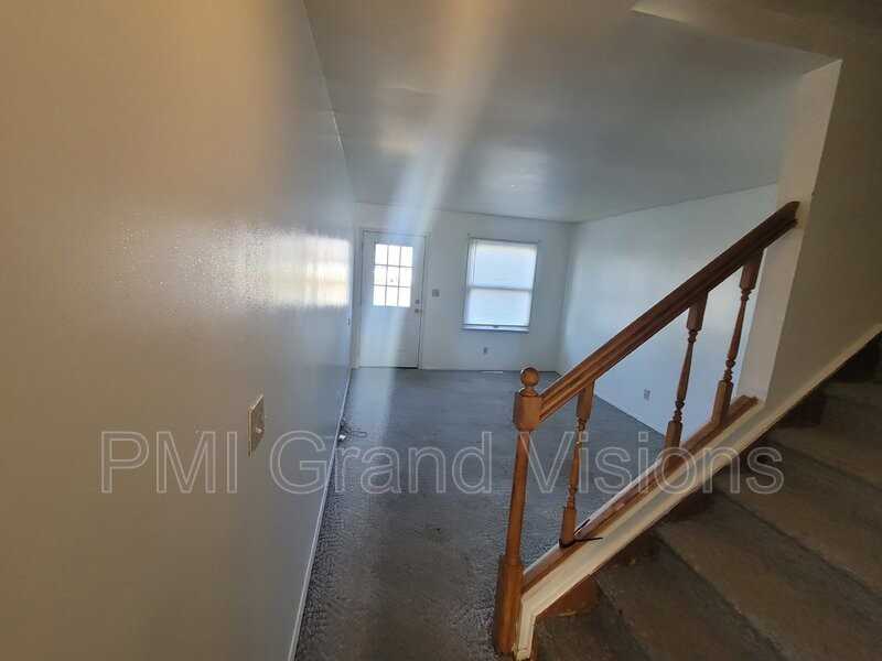 1612 University Dr - Photo 3 of 17