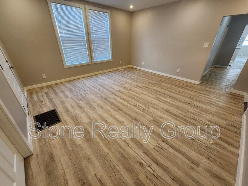 2445 Liberty Ave - Photo 2 of 12