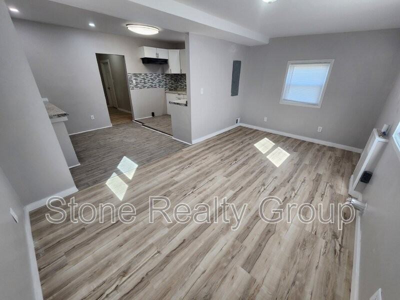 2445 Liberty Ave - Photo 4 of 12