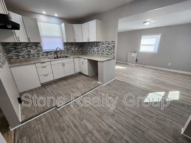 2445 Liberty Ave - Photo 6 of 12