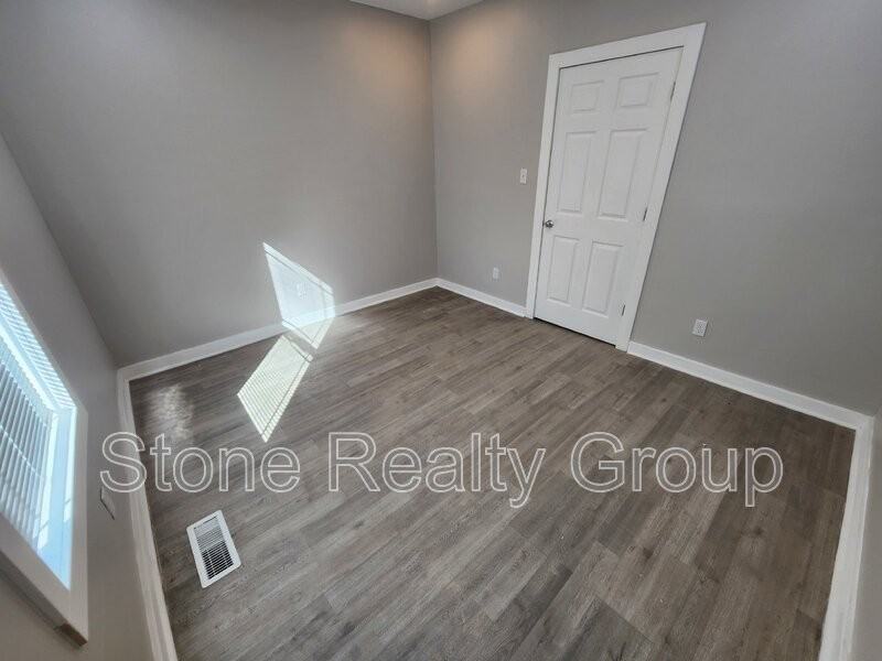 2445 Liberty Ave - Photo 7 of 12