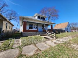 featured image of 715 S 16th St