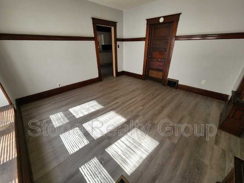 715 S 16th St - Photo 7 of 10