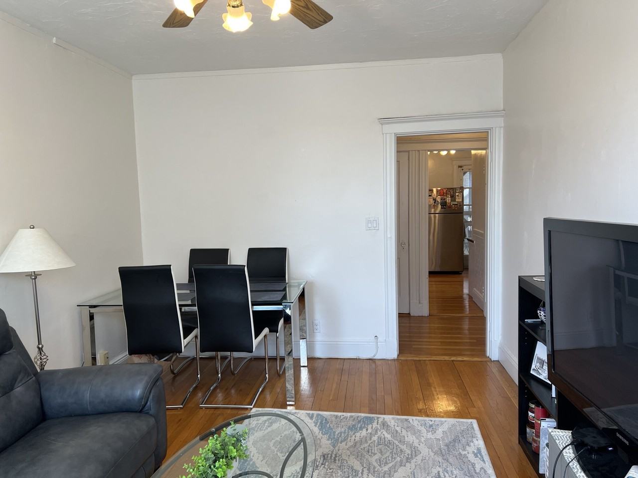 80 Sutherland Rd #4 - Photo 3 of 32