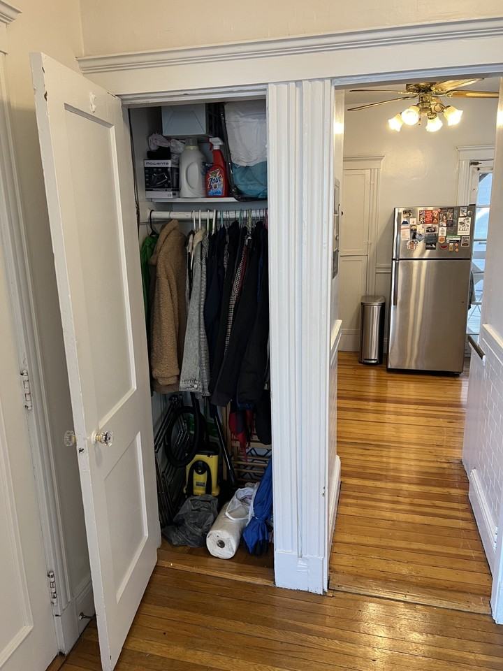 80 Sutherland Rd #4 - Photo 5 of 32