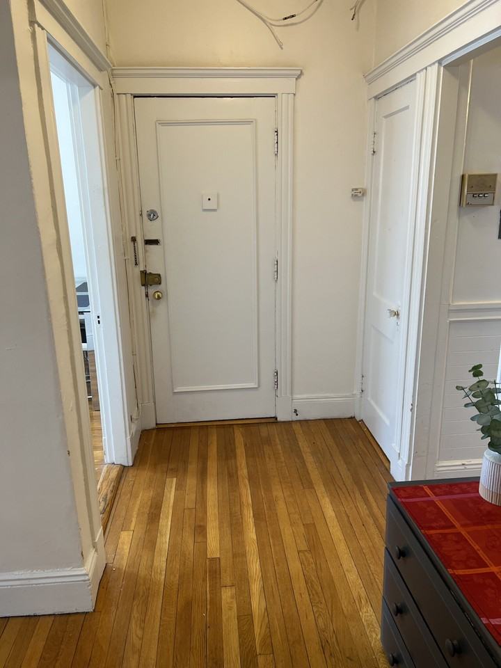 80 Sutherland Rd #4 - Photo 6 of 32