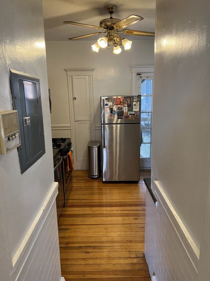 80 Sutherland Rd #4 - Photo 7 of 32