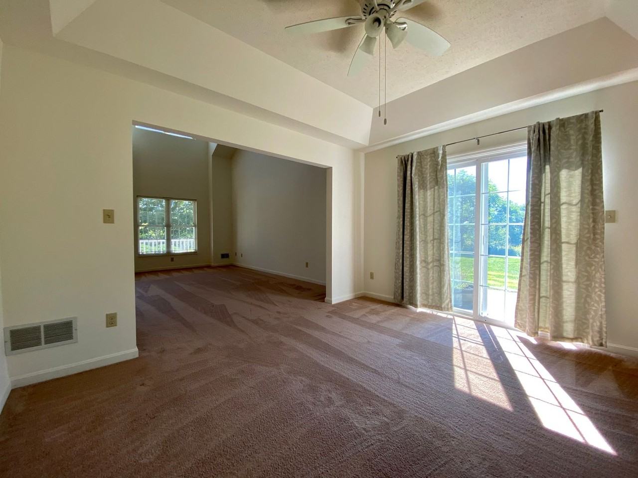 100 Trotter Ln - Photo 3 of 38